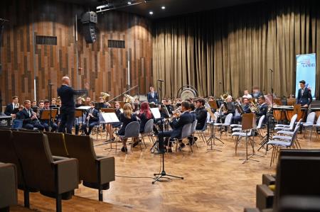 Godba Dobrova - Polhov Gradec na Tekmovanju slovenskih godb - med nastopom